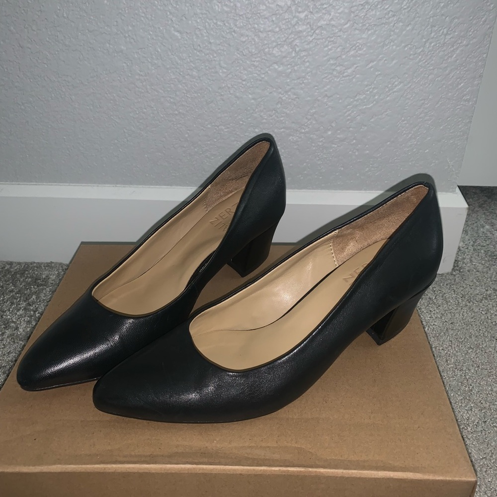 Naturalizer Closed toe black Heels